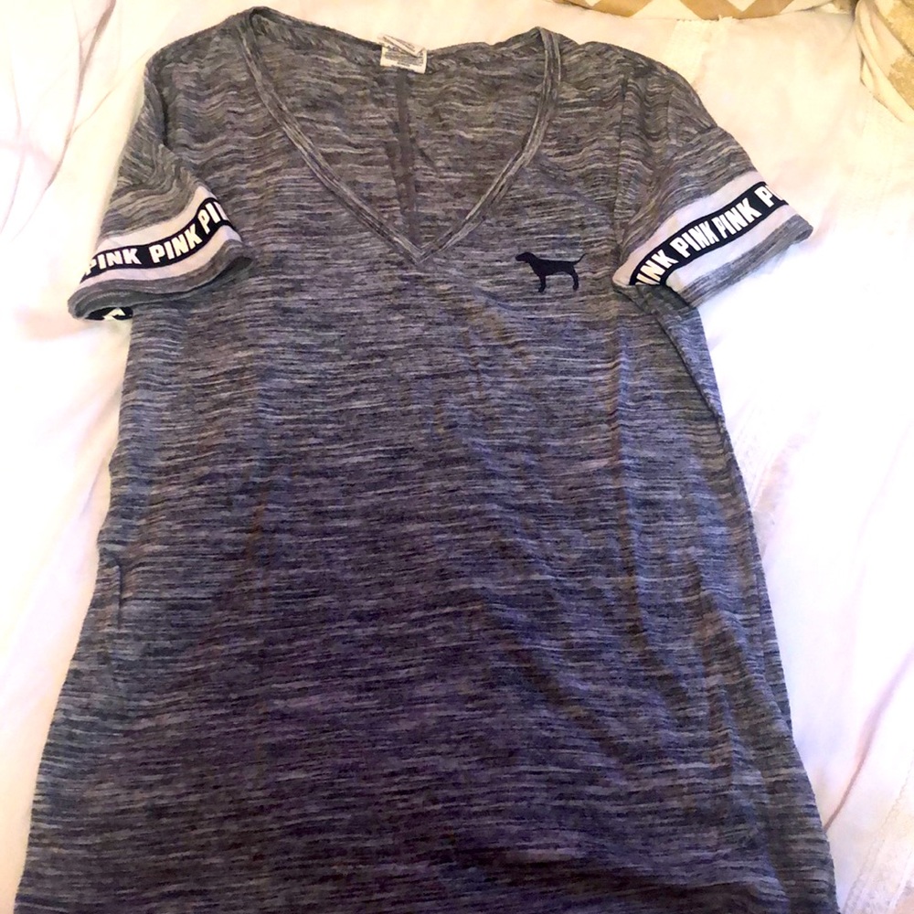 PinK Victoria’s Secret shirt size extra small ⭐️✨3 for$20 ✨⭐️